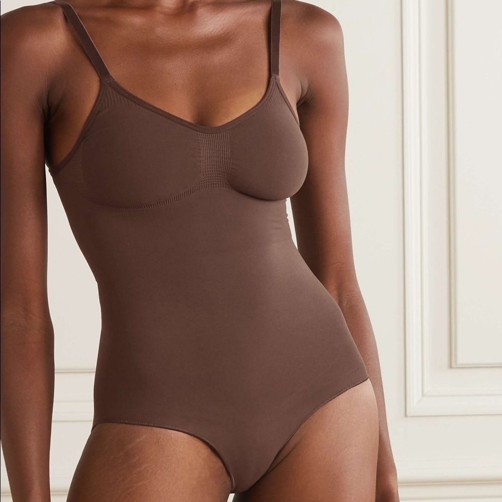 NWT Skims Sculpting Bodysuit with Snap in Cocoa - Picture 8 of 12